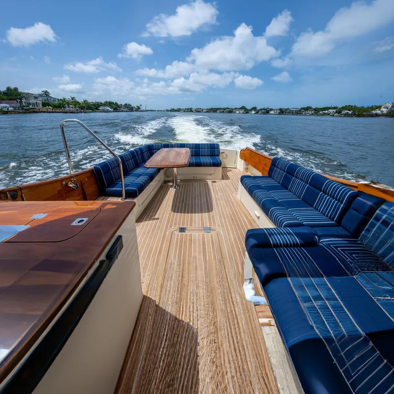 Slide: The Image of Hinckley Talaria 43 Motoryacht 2021 - 34