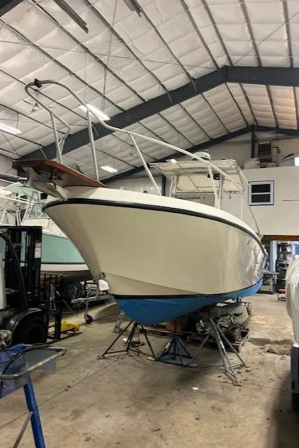 Slide: The Image of 1990 Mako 261 Center Console boat in indoor storage facility. - 8