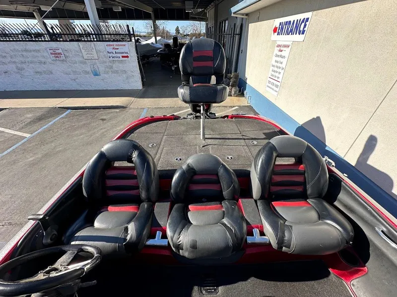 Slide: The Image of 2008 Nitro Z9 boat interior with black and red seating. - 14