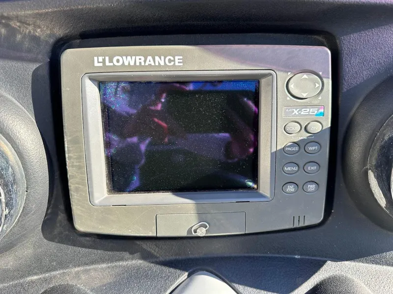 Slide: The Image of Lowrance fish finder on 2008 Nitro Z9 boat dashboard. - 18