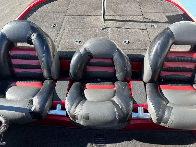 Slide: The Image of Three black and red seats on a 2008 Nitro Z9 boat. - 21
