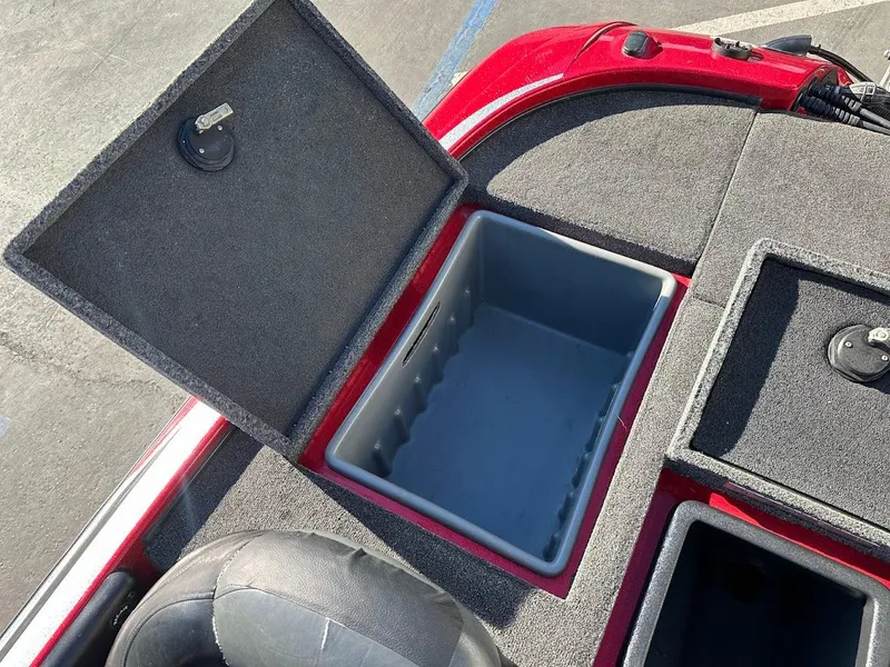 Slide: The Image of Open storage compartment on 2008 Nitro Z9 boat deck. - 45