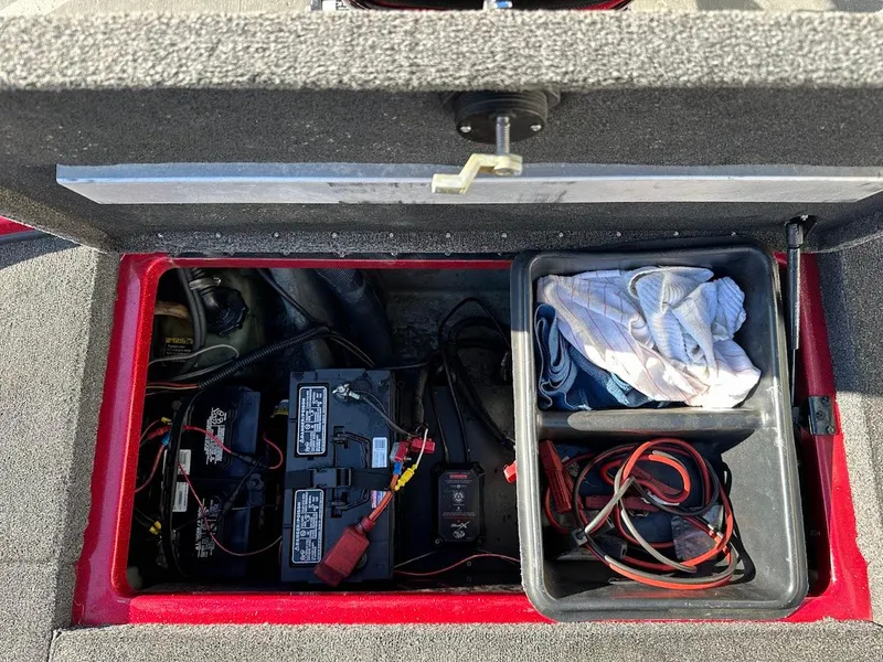 Slide: The Image of Battery compartment of a 2008 Nitro Z9 boat with cables and storage. - 48