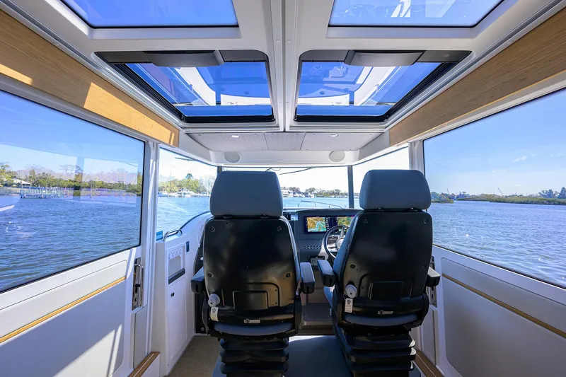 Slide: The Image of 2024 Nimbus C-11 - Salon seating - 27