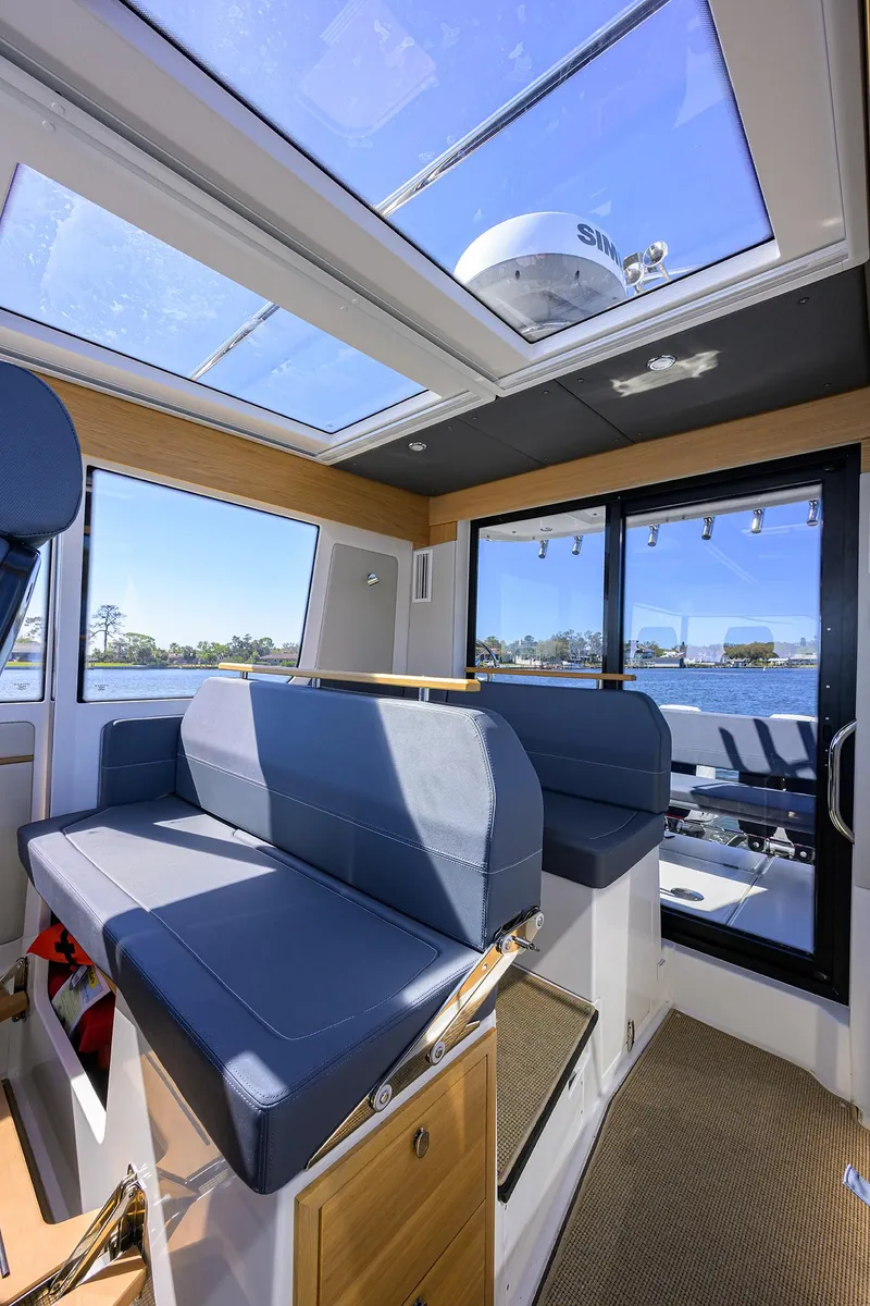 Slide: The Image of 2024 Nimbus C-11 - Salon seating - 36