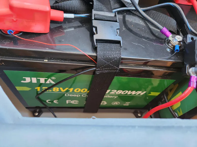 Slide: The Image of Battery setup in a 2021 Bennington SX 21 L-Bench boat. - 19