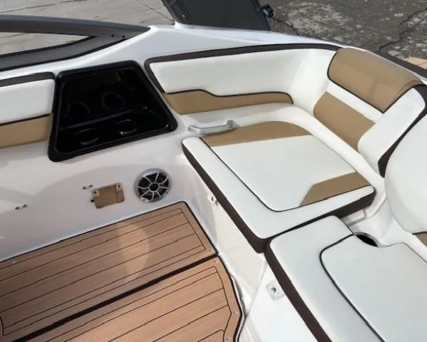 Slide: The Image of 2021 Yamaha Boats 195S interior with beige and white seating, wood-style flooring. - 25