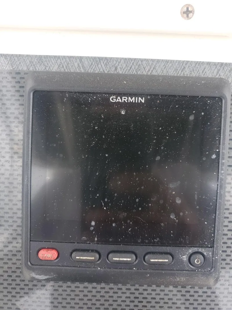 Slide: The Image of Garmin display on 2003 Hydra-Sports 2400 CC Vector boat dashboard. - 34