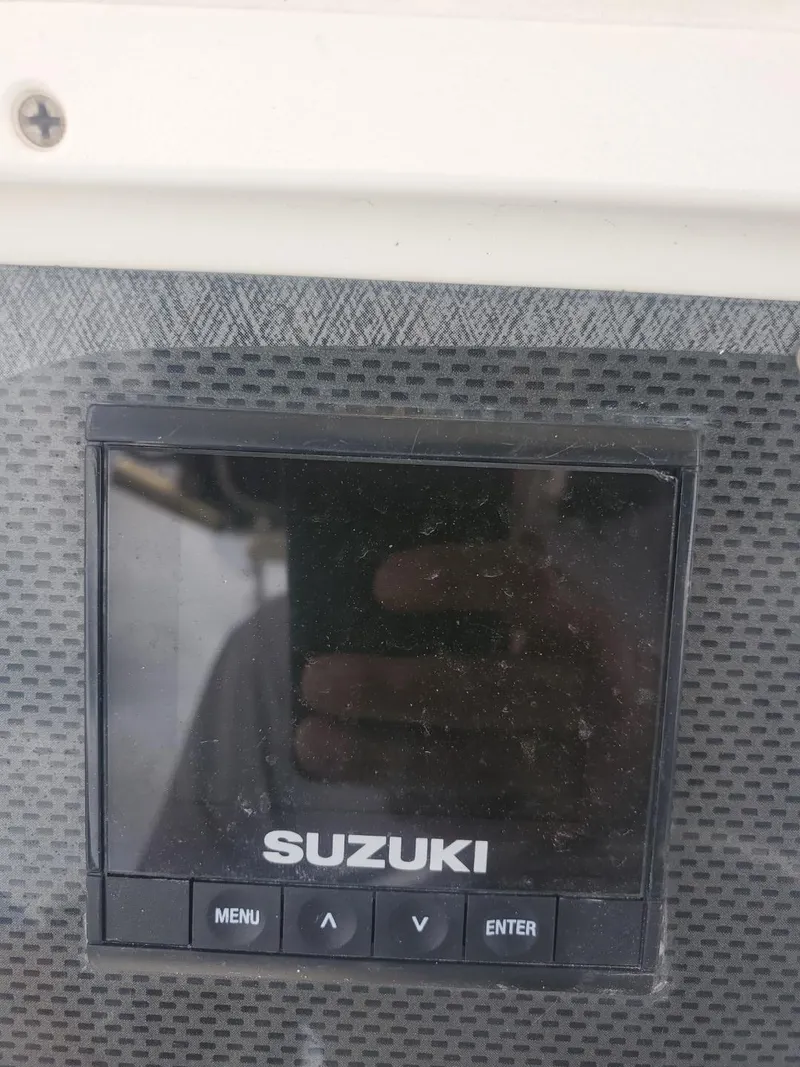 Slide: The Image of Suzuki display panel on 2003 Hydra-Sports 2400 CC Vector boat dashboard. - 35
