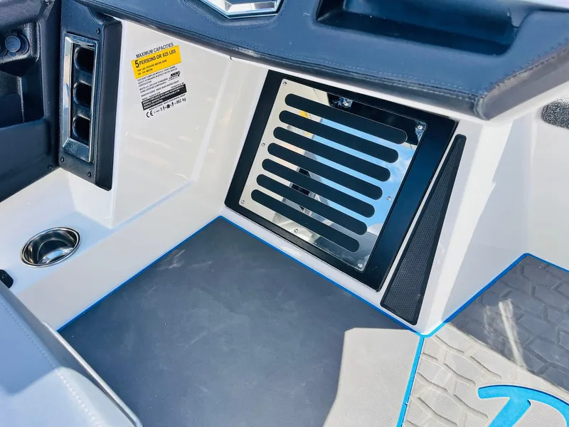 Slide: The Image of 2025 Ranger Z521R Cup-Equipped interior with sleek design and modern features. - 38