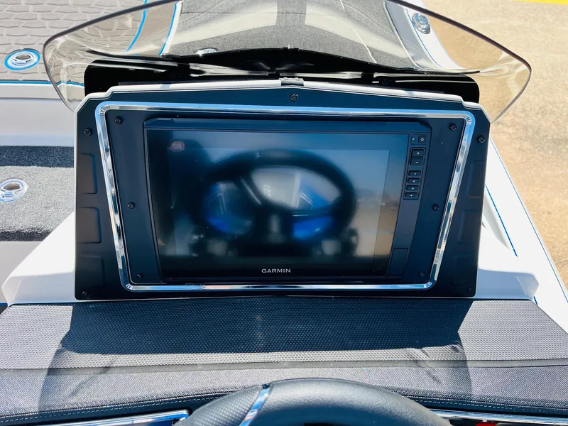 Slide: The Image of 2025 Ranger Z521R Cup-Equipped boat dashboard with Garmin display. - 41