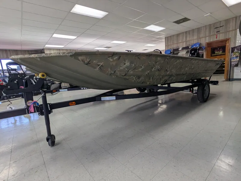 The Image of 2025 Tracker Grizzly 1648 SC boat at Tracker Boat Center dealership. - 0