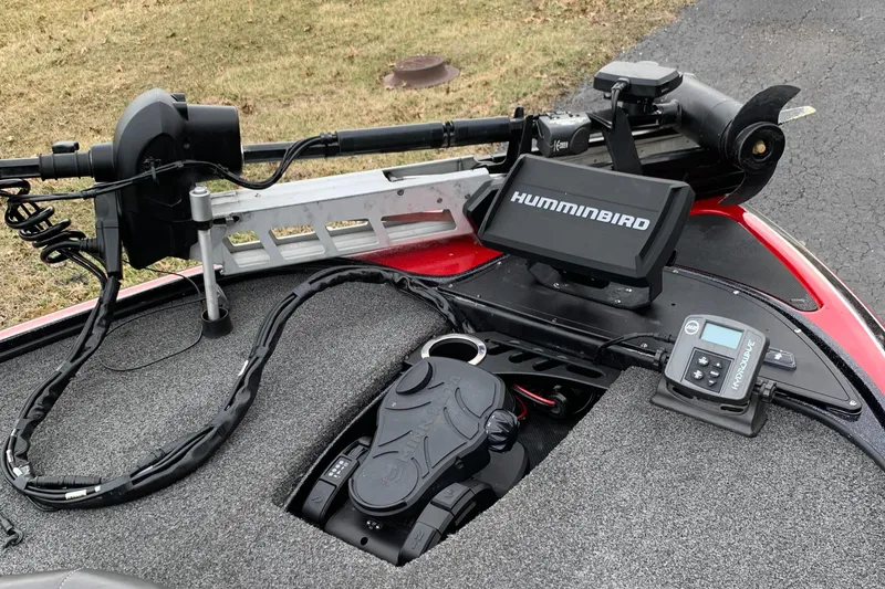 Slide: The Image of Nitro Z19 Pro 2019 boat with Humminbird fish finder and trolling motor on deck. - 7