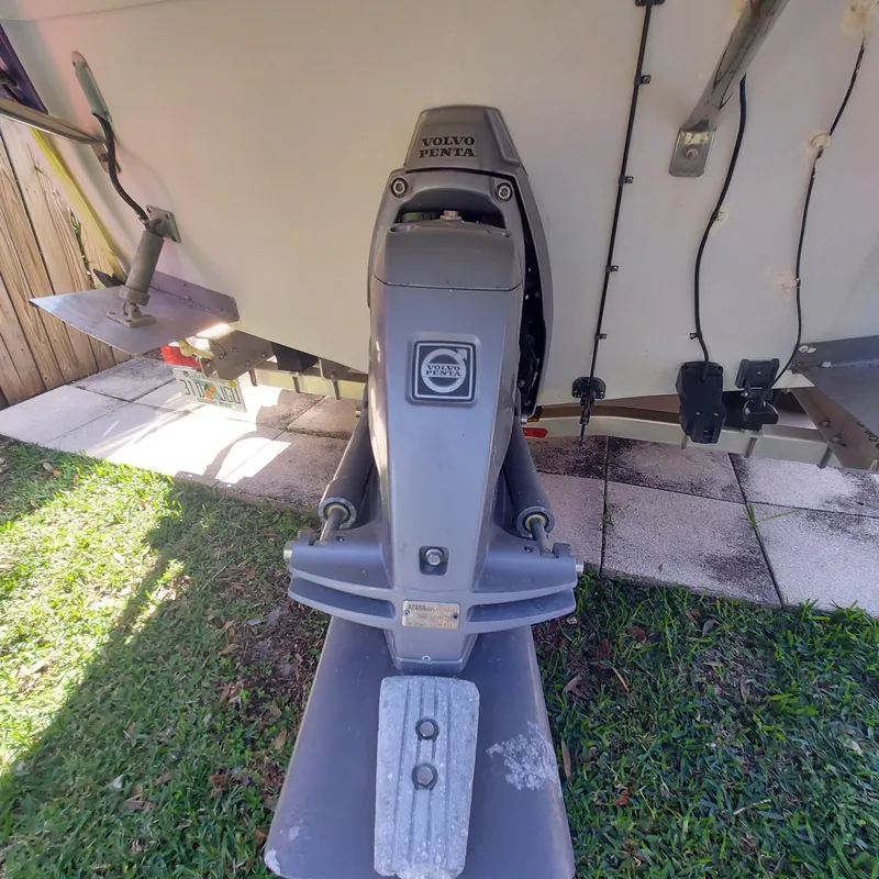 Slide: The Image of 2000 Crownline 242 CR boat with Volvo Penta outdrive, rear view on grass. - 33