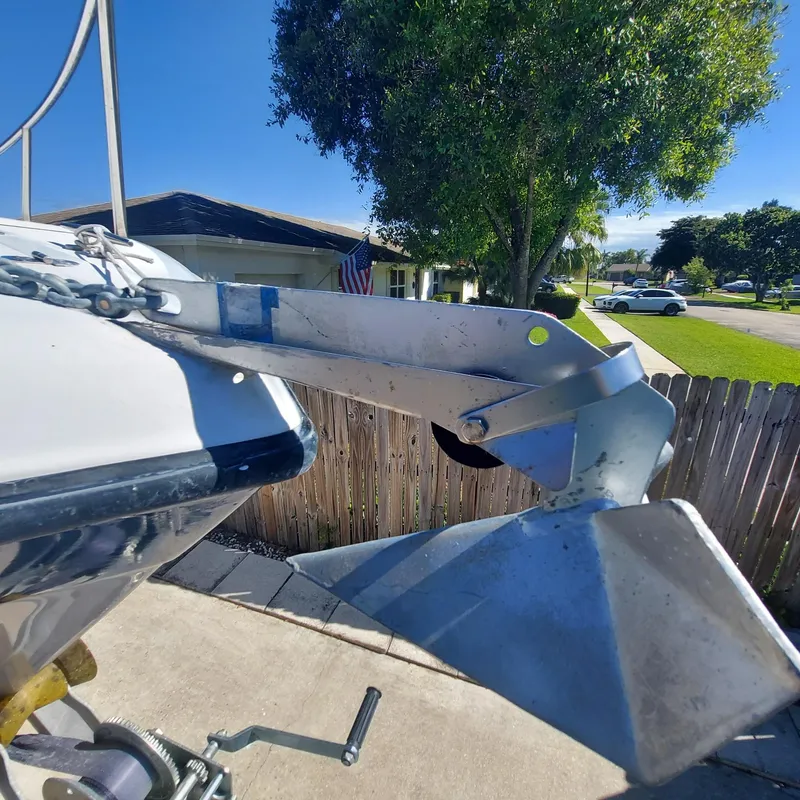 Slide: The Image of Crownline Boats 242 CR 2000 - 58