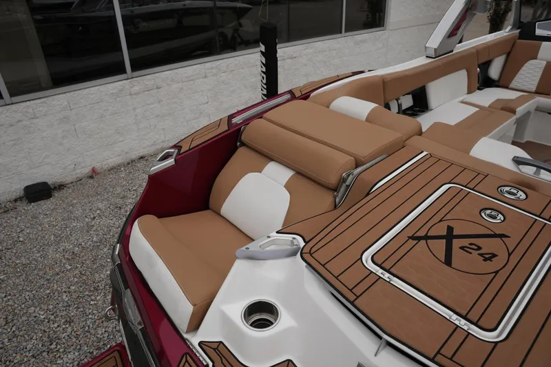 Slide: The Image of MasterCraft X24 2022 - 12