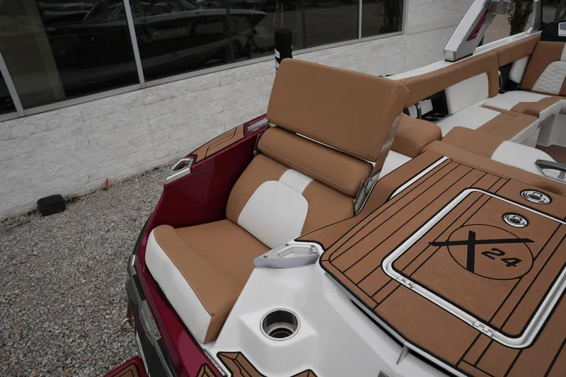 Slide: The Image of MasterCraft X24 2022 - 13