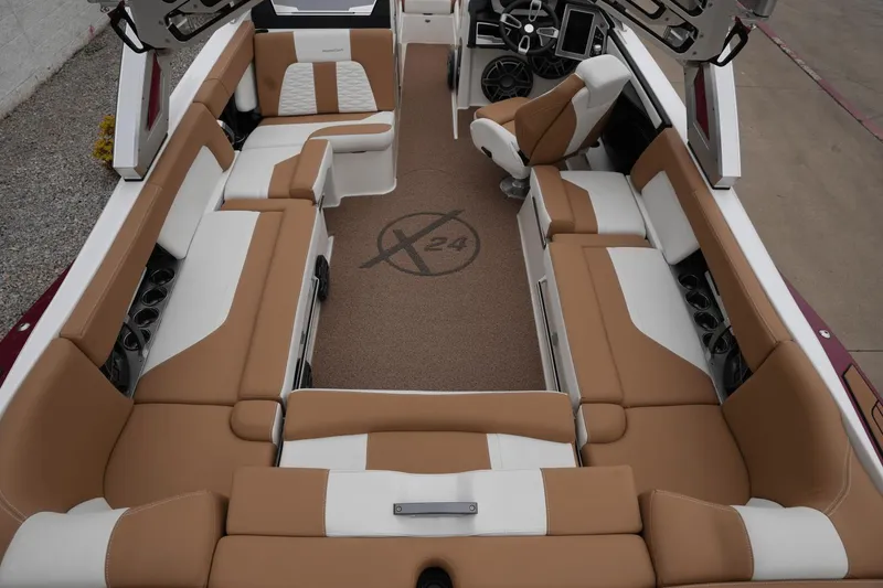 Slide: The Image of MasterCraft X24 2022 - 14