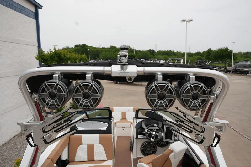 Slide: The Image of MasterCraft X24 2022 - 15