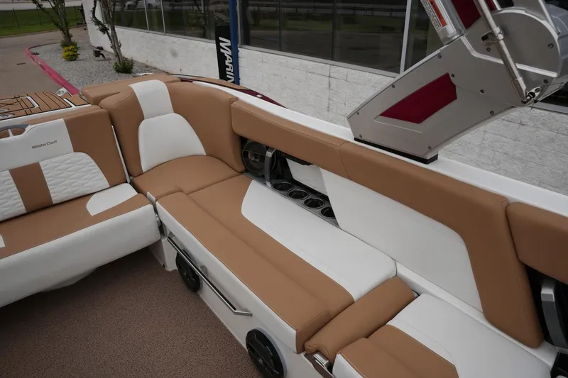 Slide: The Image of MasterCraft X24 2022 - 18