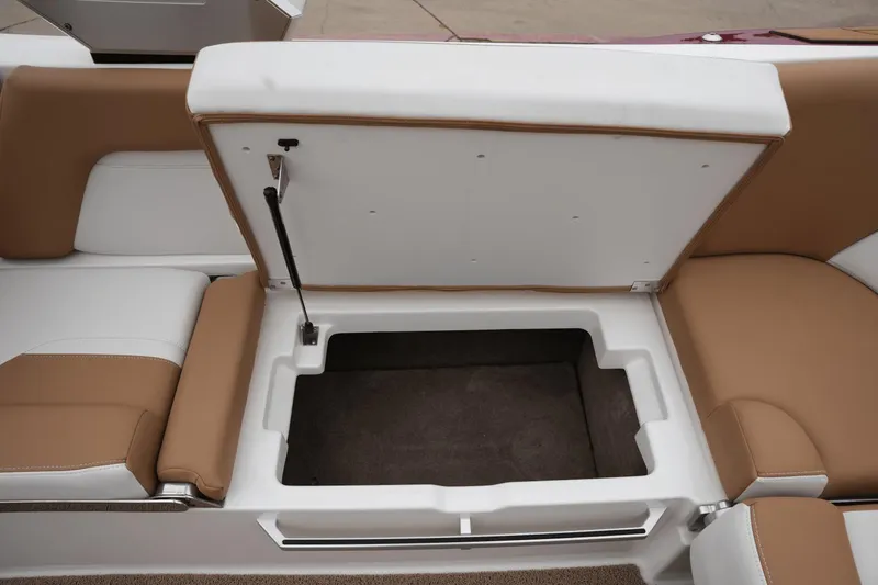 Slide: The Image of MasterCraft X24 2022 - 19