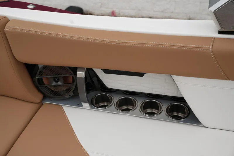 Slide: The Image of MasterCraft X24 2022 - 20