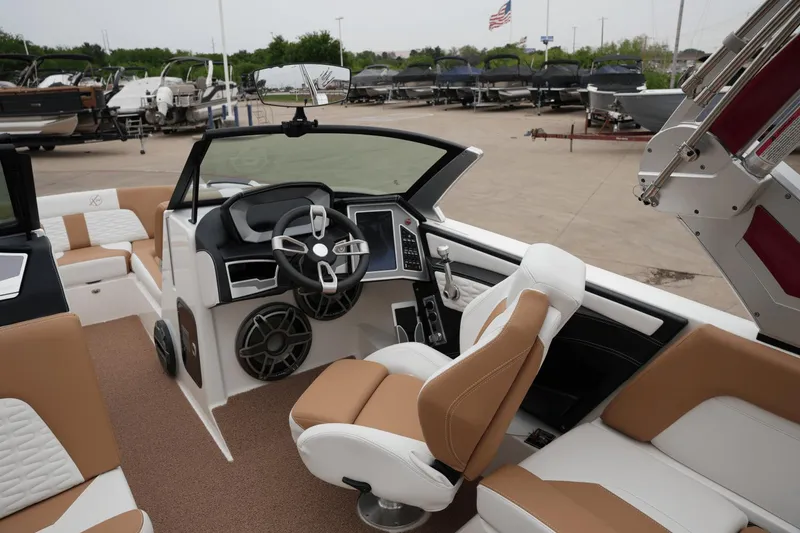 Slide: The Image of MasterCraft X24 2022 - 23