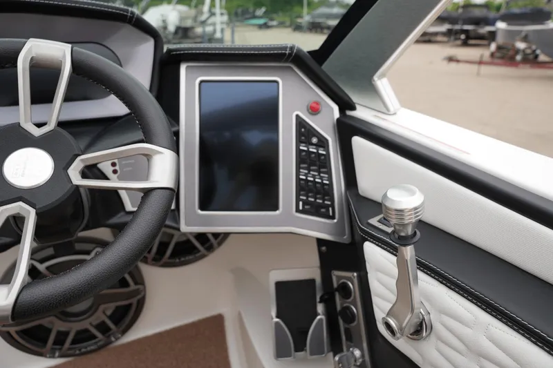 Slide: The Image of MasterCraft X24 2022 - 26