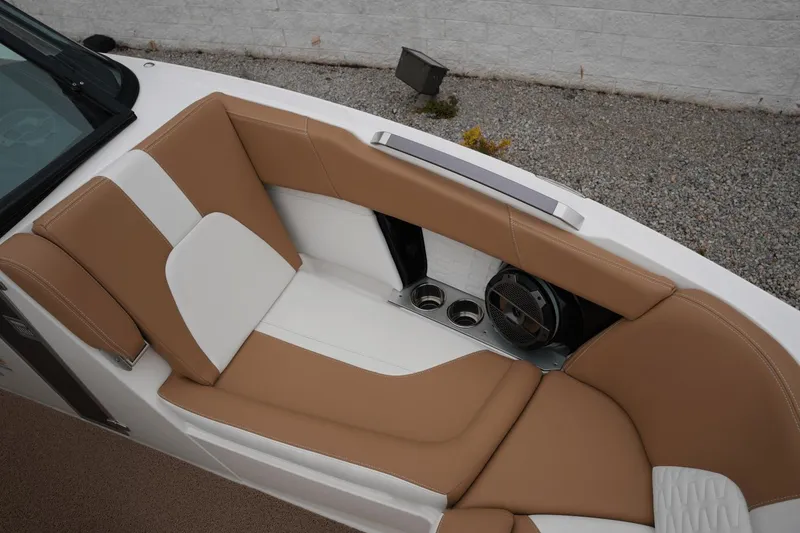 Slide: The Image of MasterCraft X24 2022 - 30