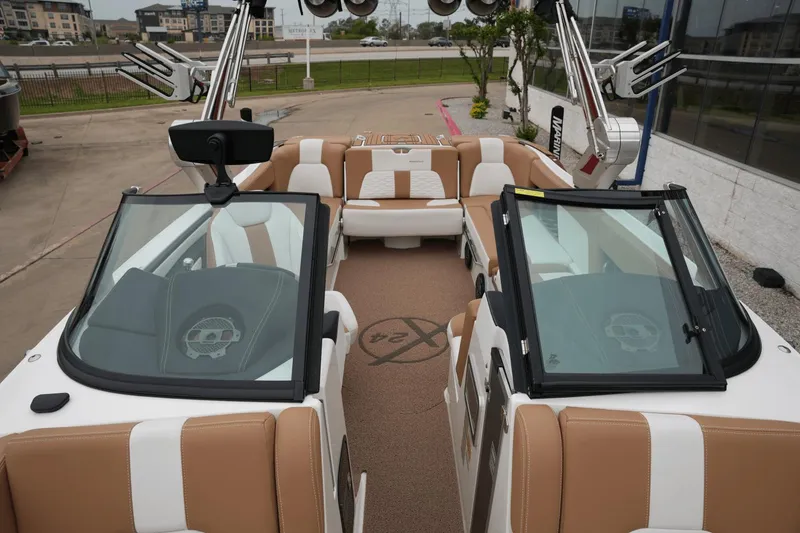 Slide: The Image of MasterCraft X24 2022 - 32