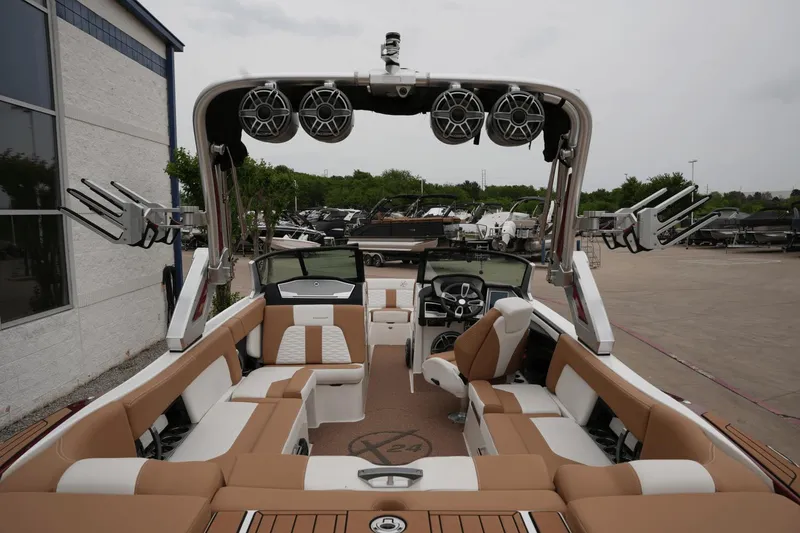 Slide: The Image of MasterCraft X24 2022 - 34