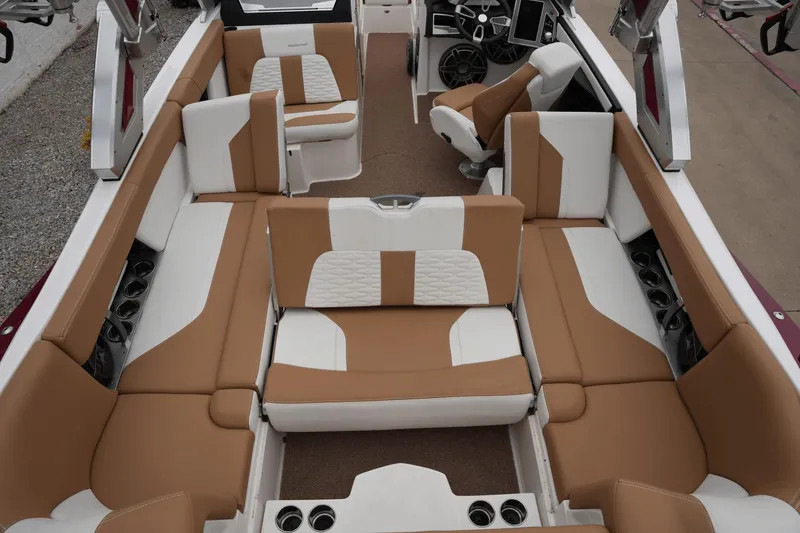 Slide: The Image of MasterCraft X24 2022 - 35