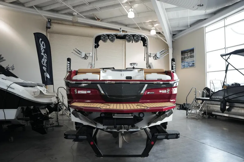 Slide: The Image of MasterCraft X24 2022 - 36