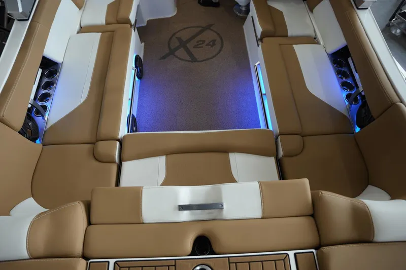 Slide: The Image of MasterCraft X24 2022 - 38