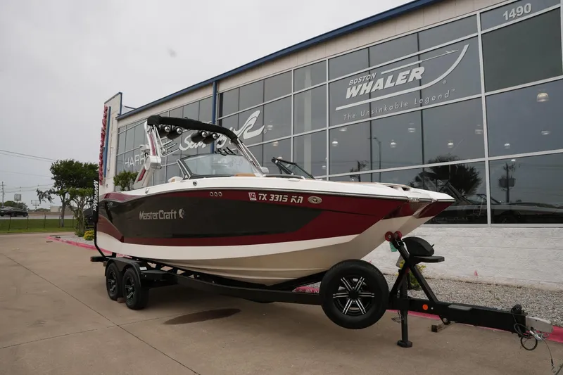 Slide: The Image of MasterCraft X24 2022 - 5