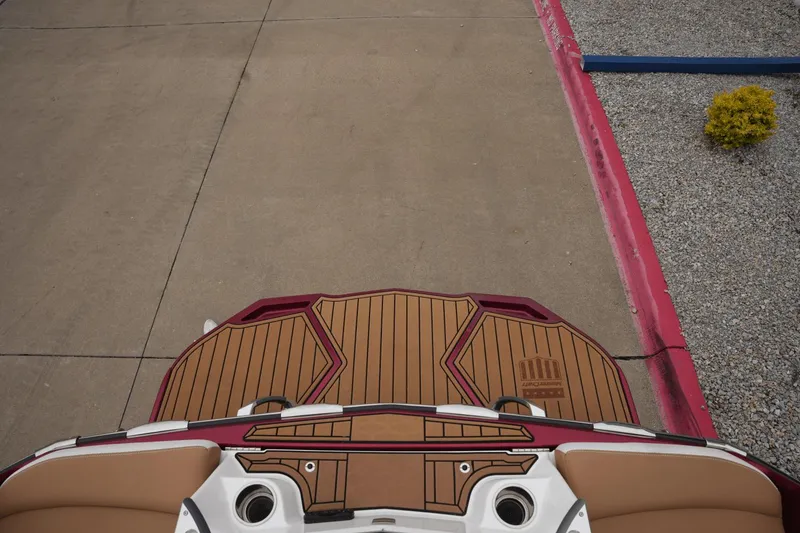 Slide: The Image of MasterCraft X24 2022 - 9