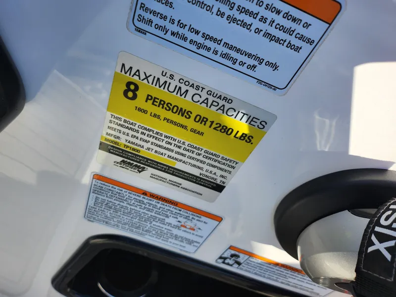 Slide: The Image of Capacity label on 2021 Yamaha Boats AR195, maximum 8 persons or 1280 lbs. - 12