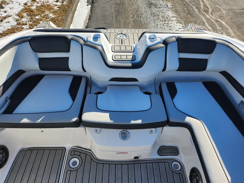 Slide: The Image of 2021 Yamaha Boats AR195 interior seating with sleek design and comfortable upholstery. - 20