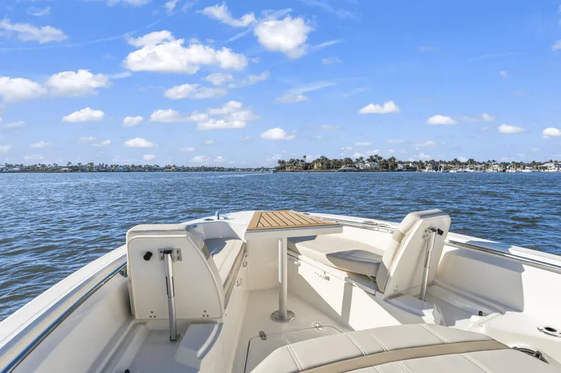 Slide: The Image of Boston Whaler 280 Dauntless 2023 - 16