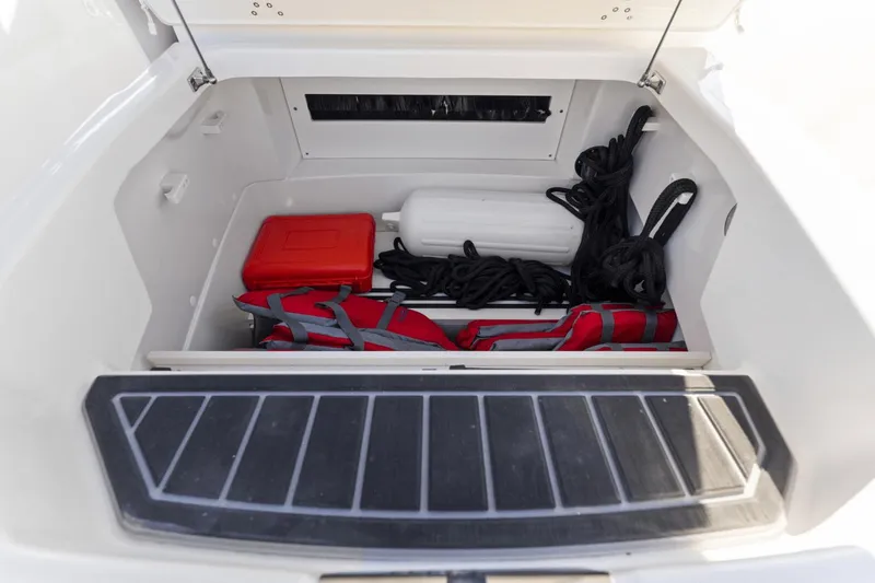 Slide: The Image of Boston Whaler 280 Dauntless 2023 - 23