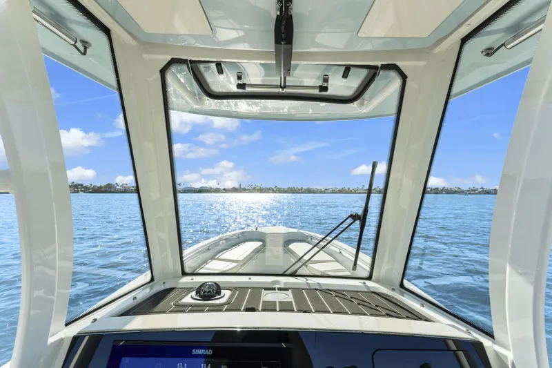 Slide: The Image of Boston Whaler 280 Dauntless 2023 - 26