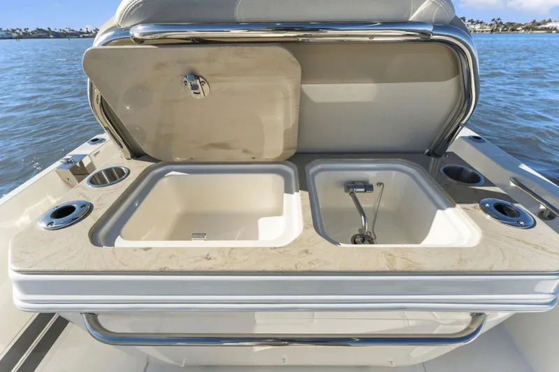 Slide: The Image of Boston Whaler 280 Dauntless 2023 - 36