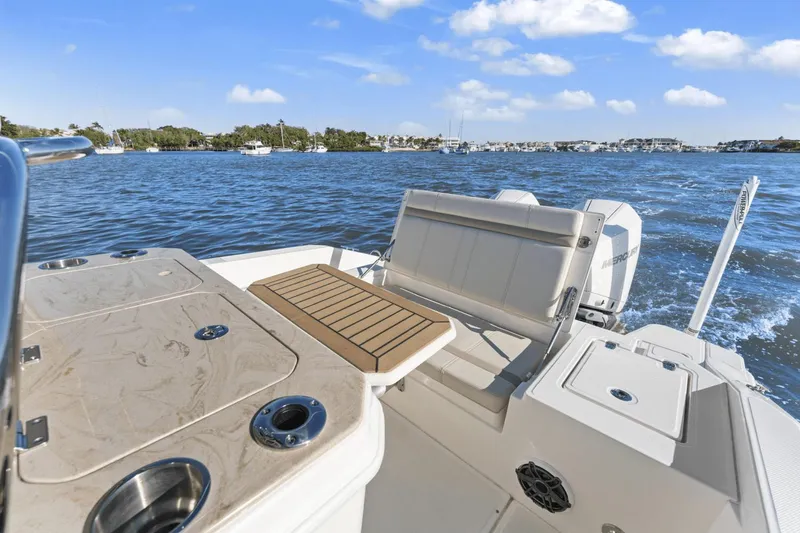 Slide: The Image of Boston Whaler 280 Dauntless 2023 - 38