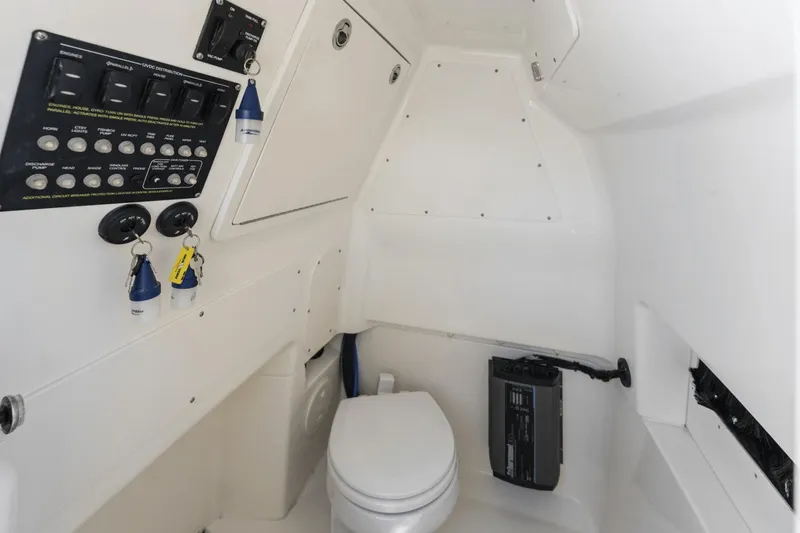 Slide: The Image of Boston Whaler 280 Dauntless 2023 - 46