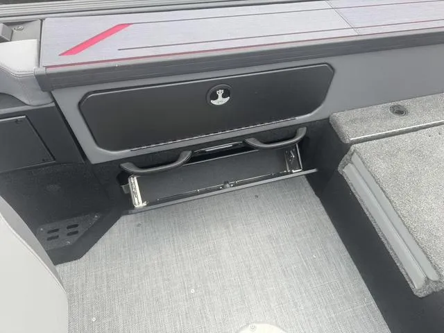 Slide: The Image of Alumacraft Trophy 175X Sport 2025 - 12