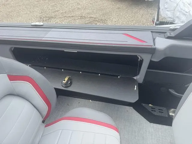 Slide: The Image of Alumacraft Trophy 175X Sport 2025 - 16