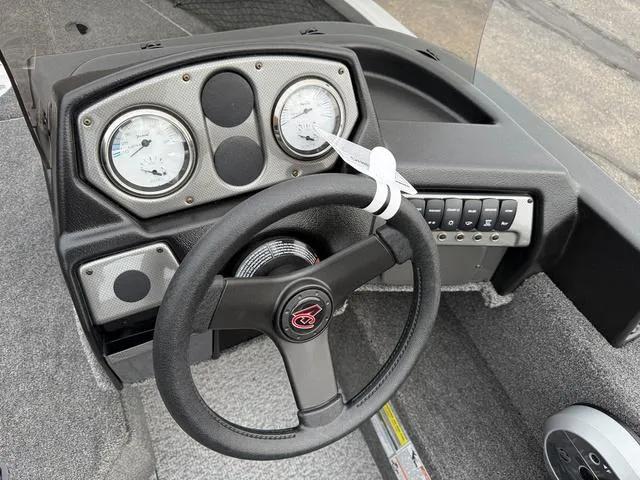 Slide: The Image of Alumacraft Voyageur 175 SC 2024 - 15