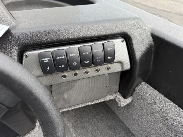 Slide: The Image of Alumacraft Voyageur 175 SC 2024 - 17