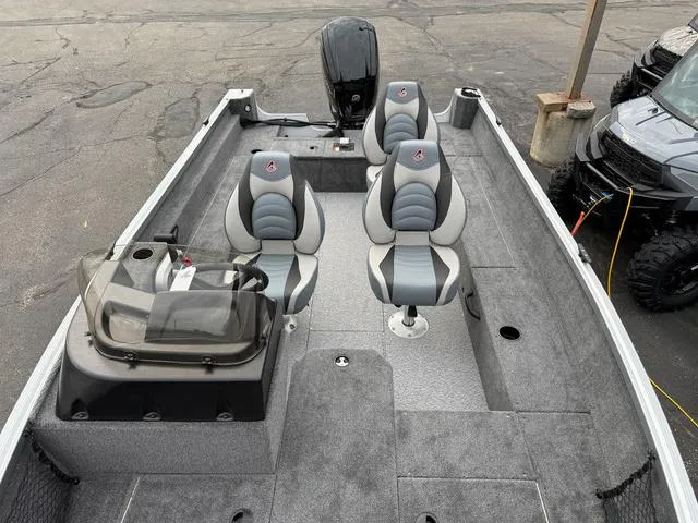 Slide: The Image of Alumacraft Voyageur 175 SC 2024 - 22