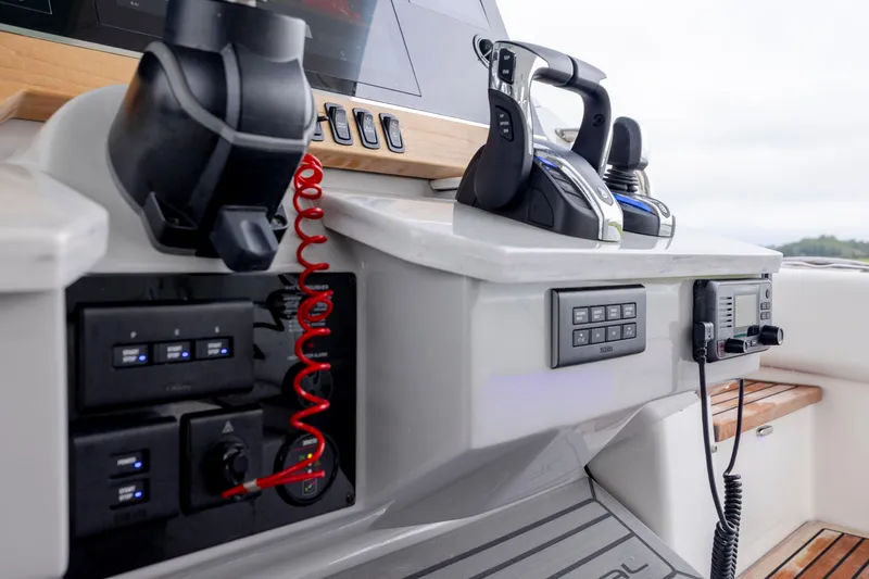 Slide: The Image of Regal 38 SAV 2022 - 10